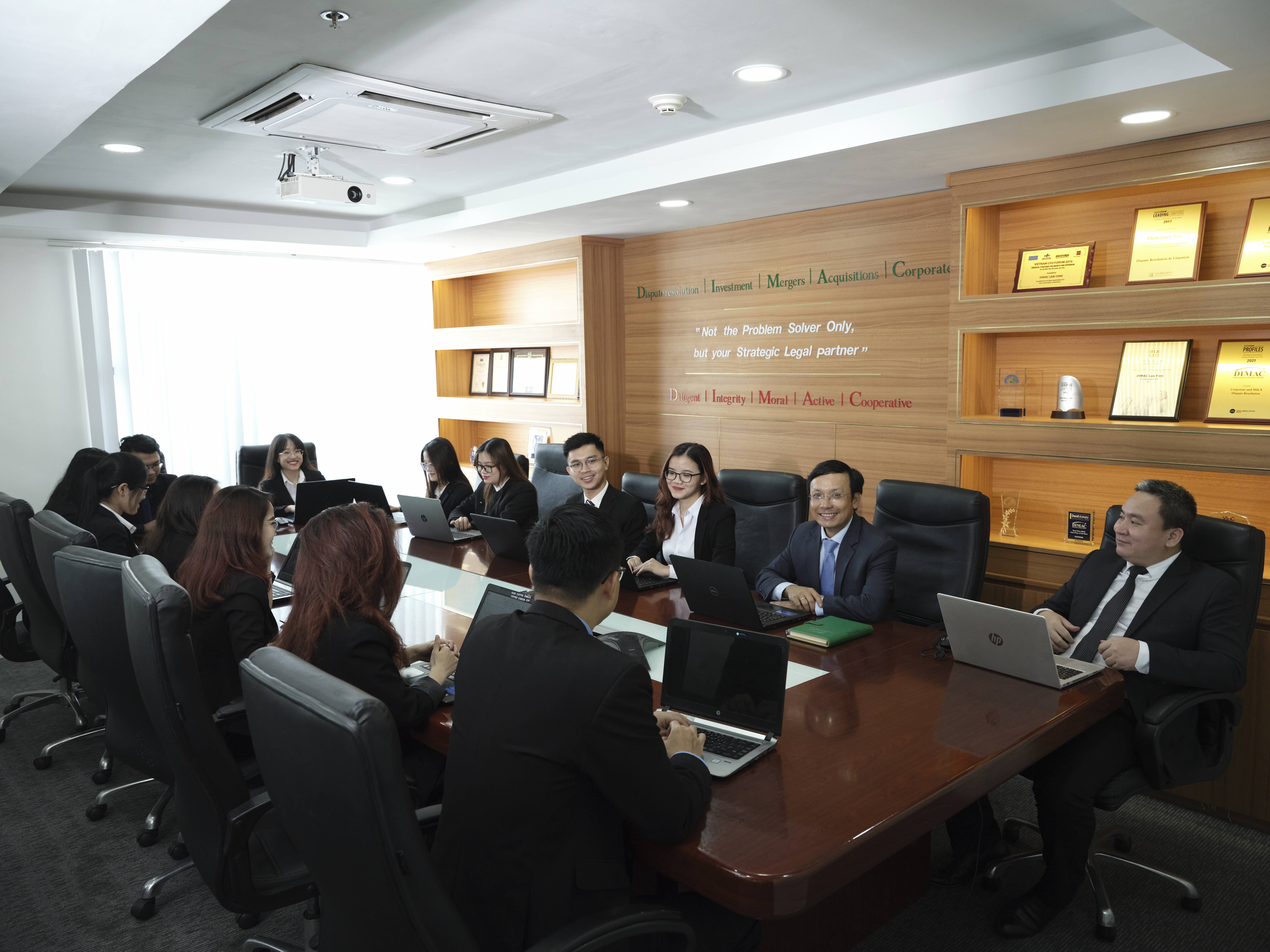 DIMAC Law Firm Nâng Cao Hiệu Quả Quản Lý Khách Hàng và Công Việc Cùng SlimCRM
