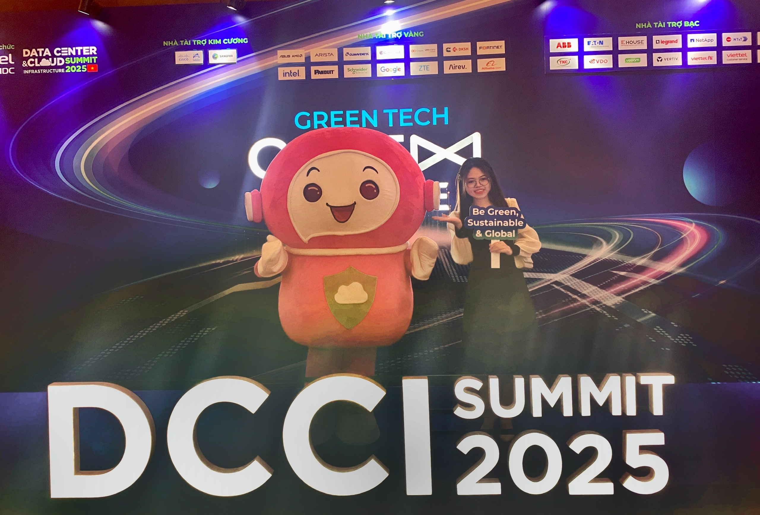SlimCRM tham gia DCCI SUMMIT 2025 – Kỷ nguyên AI và hành trình tự động hóa thông minh